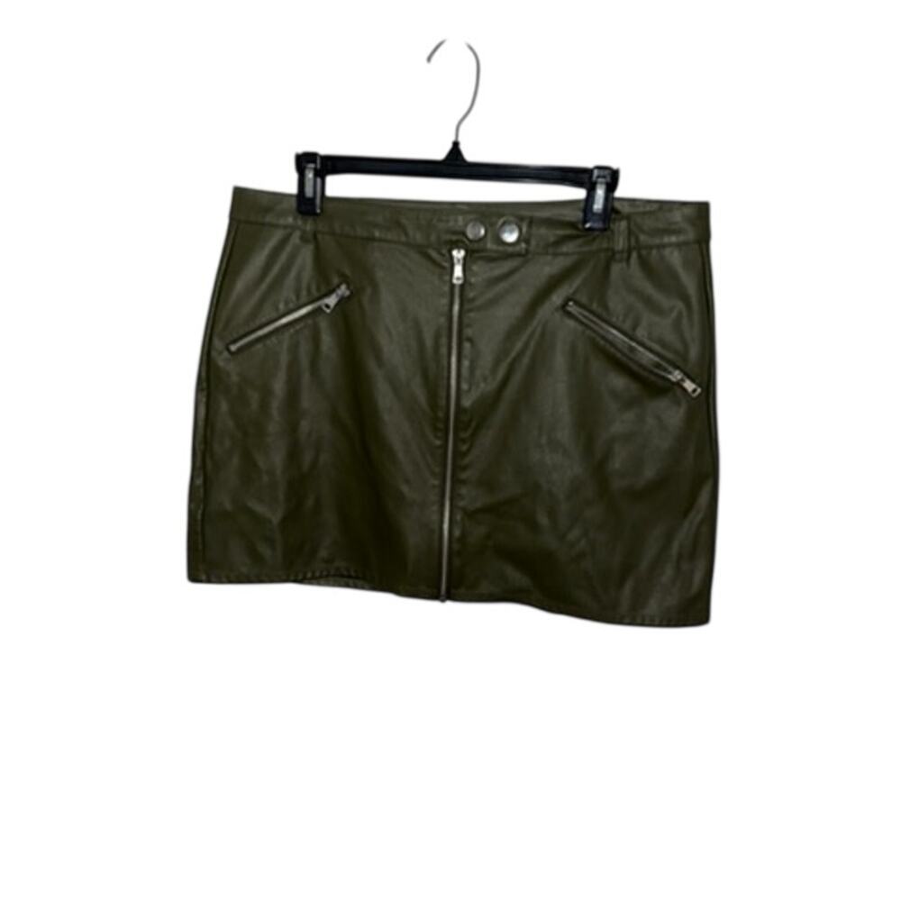 Yozy Black and White